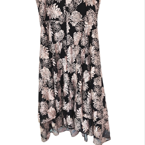 Forever New dress size 8 fit & flare below knee black with rose gold embroidery - Picture 5 of 12